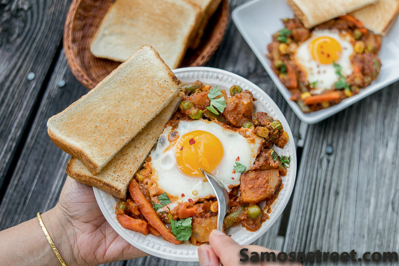 Shakshuka – Breakfast Skillet Eggs